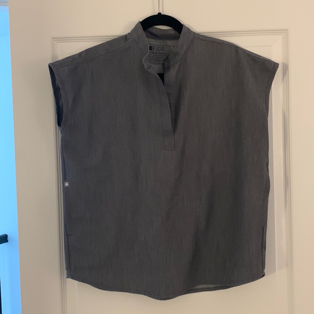 FIGS XS Graphite Scrub Top - Rafaela
